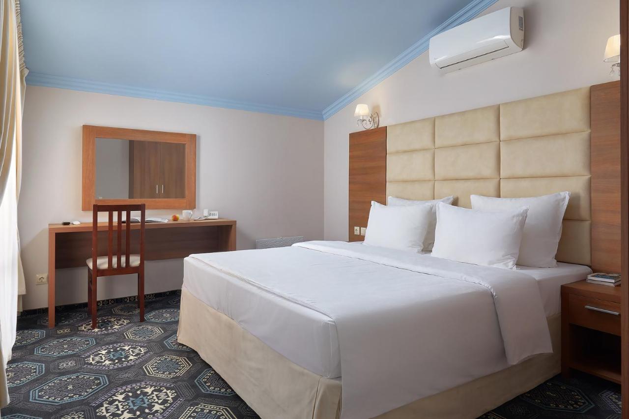 Garuda Boutique Hotel Sukhumi Exteriör bild