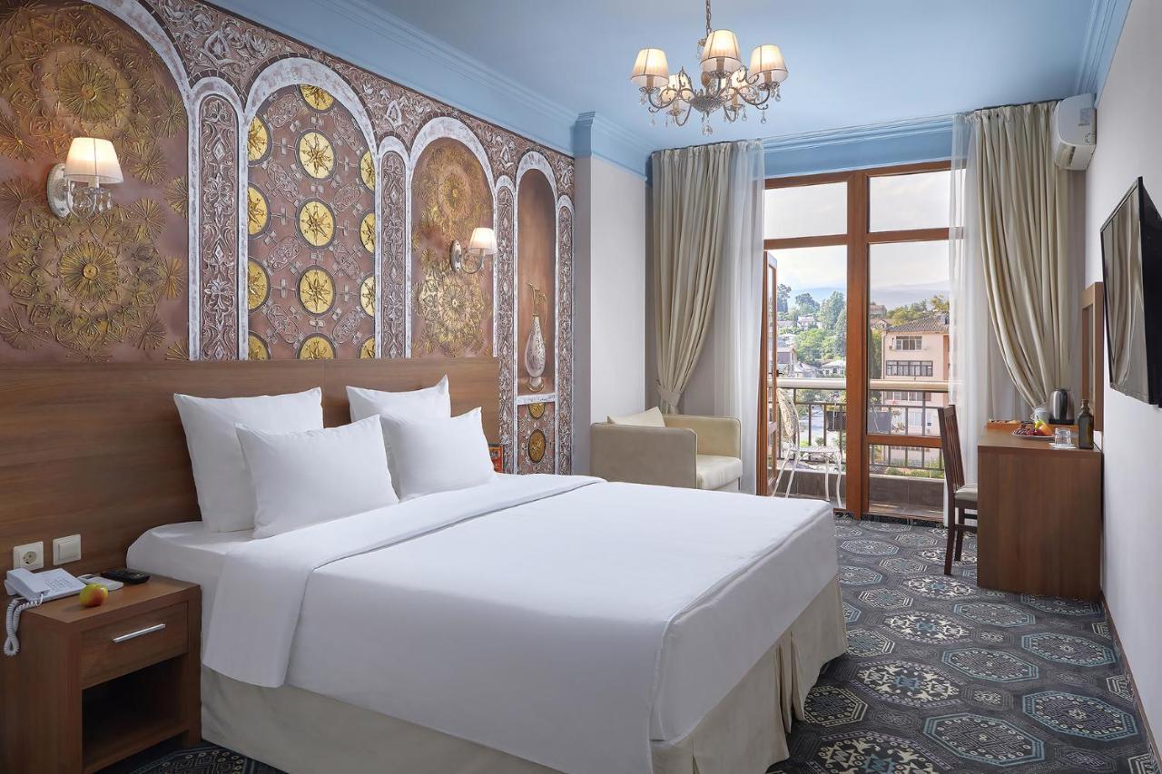 Garuda Boutique Hotel Sukhumi Exteriör bild
